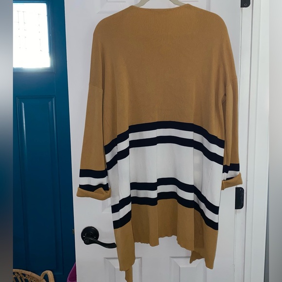 🍂 Sweater as seen on CMCoving - Picture 3 of 3